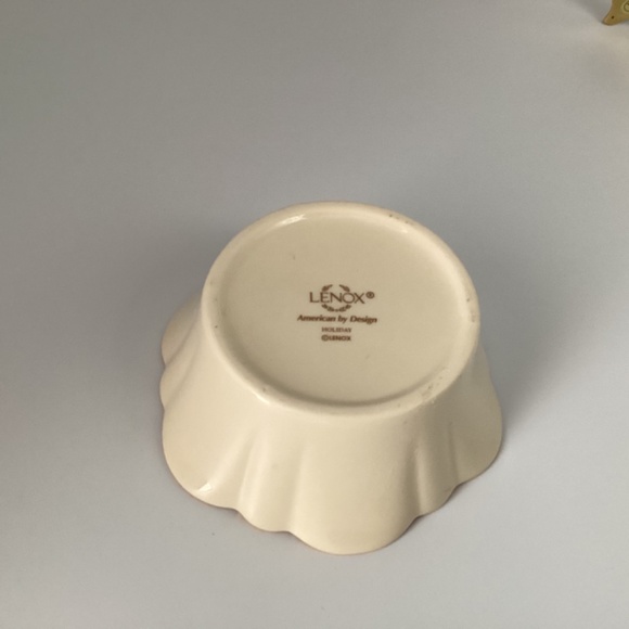 Lenox Holiday Fluted Candy Nut Dish - Picture 3 of 3